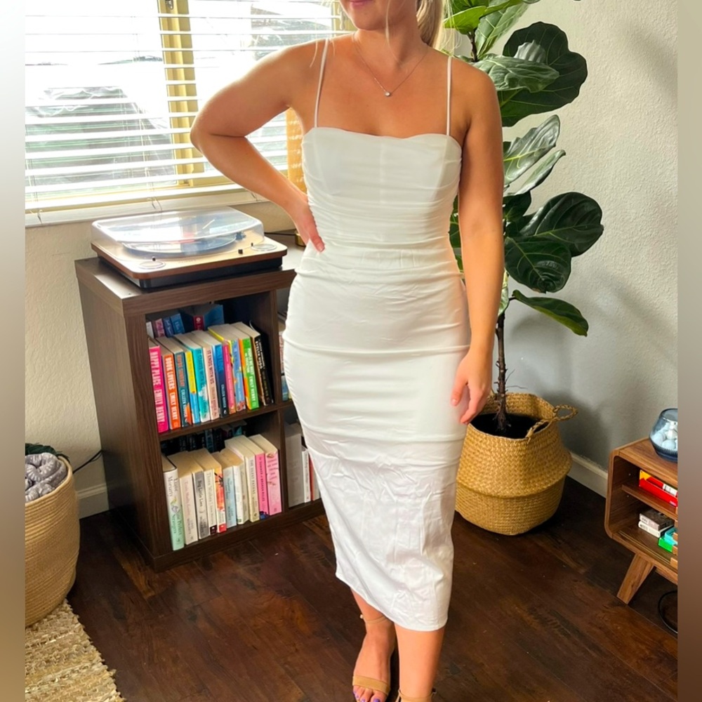Hello Molly NWT midi dress! Size 6 US/M could fit small or M